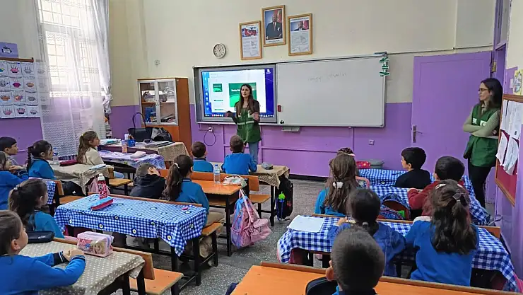 Yeşilay Kars Gençlik Komisyonu'ndan Öğrencilere Benim Kulübüm Yeşilay Etkinliği