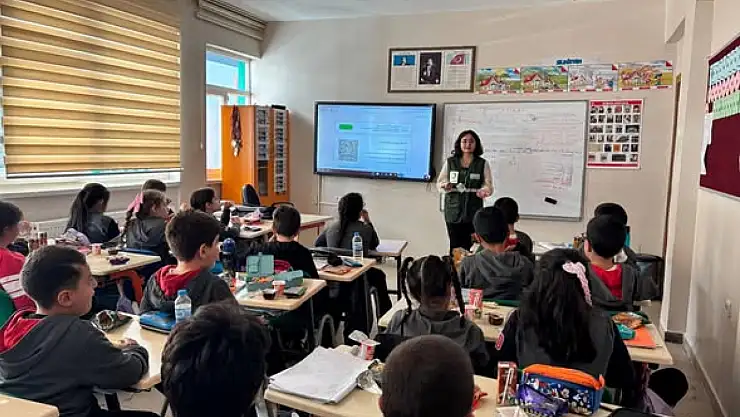 Yeşilay Kars Şubesi, Çelik Başarı İlkokulunda 'Benim Kulübüm Yeşilay' Etkinliği Düzenledi