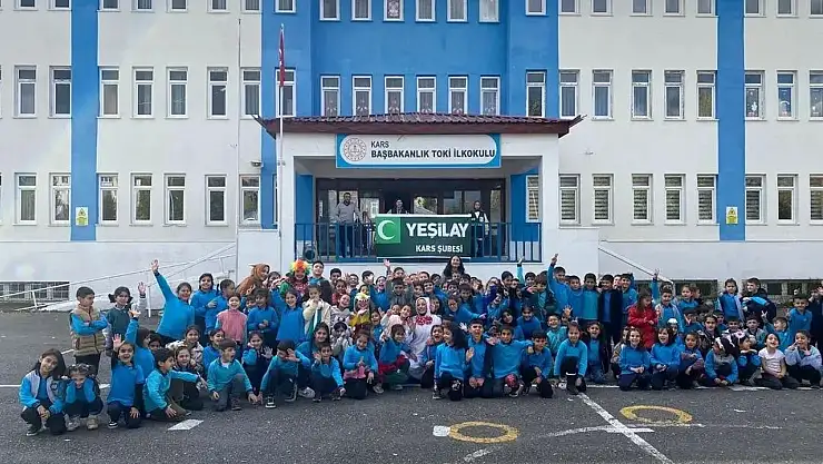 Yeşilay Kars Şubesi'nden TOKİ İlkokulu'nda renkli şenlik