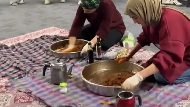 Yeşilay Van'dan Gönüllülerle Samimi Çiğ Köfte Buluşması