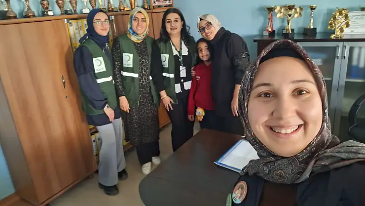 Yeşilay Van Şubesi'nden Öğretmenler Günü'nde Anlamlı Ziyaret