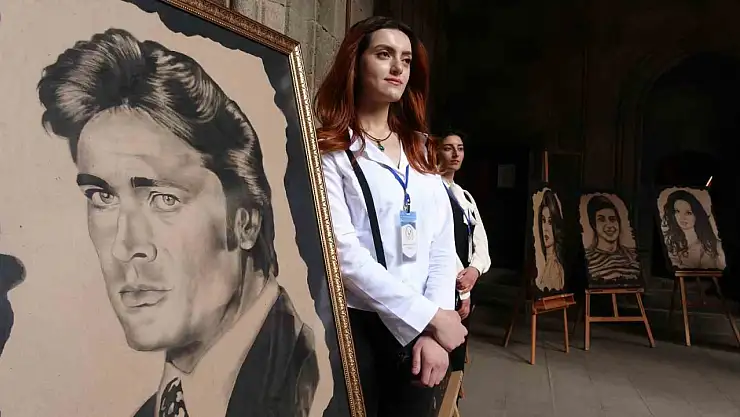 Yeşilçam'ın Efsanevi İsimleri Ressamların Fırçalarında Hayat Buldu