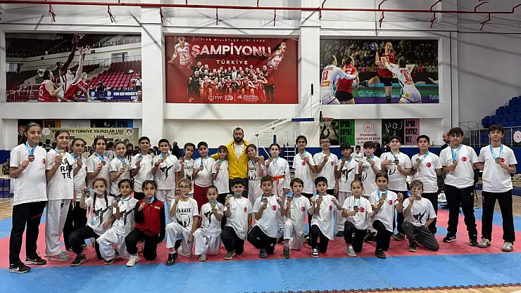 Yıldızlar Karate Ligi'nde Muş Sporcularından Madalya Yağmuru