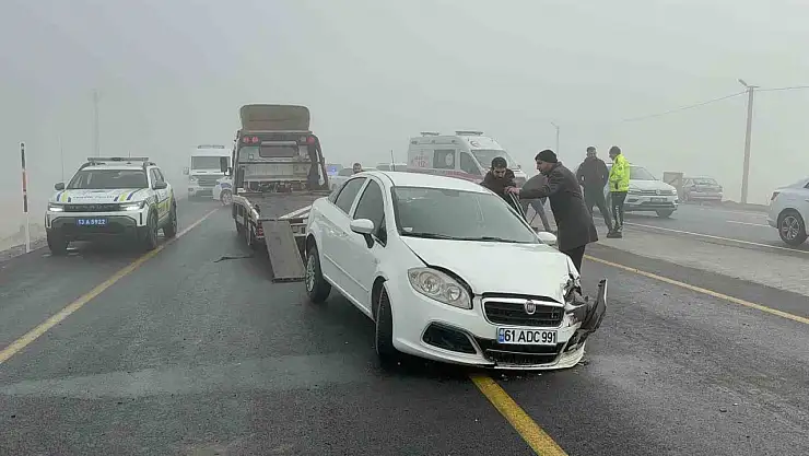 Yoğun sis nedeniyle Tatvan yolunda zincirleme kaza: 4 araç birbirine girdi