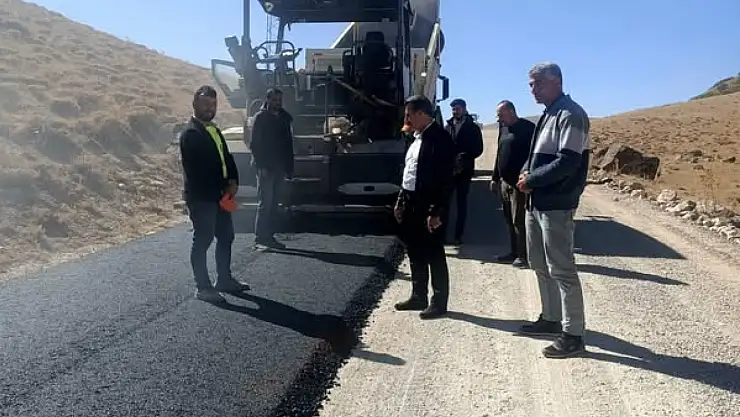 Yol Medeniyettir!  Muş İl Özel İdaresi Grup Köy Yolu Çalışmalarını Yerinde İnceledi