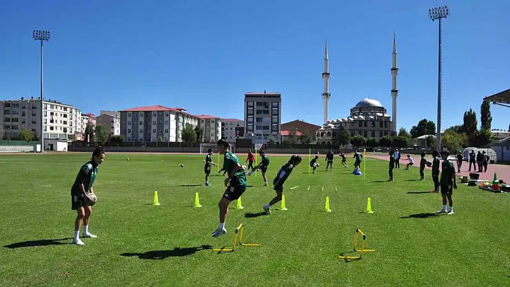 Yüksekova Spor, Trabzonspor Maçı Hazırlıkları İçin Kars'ta Kamp Yapıyor