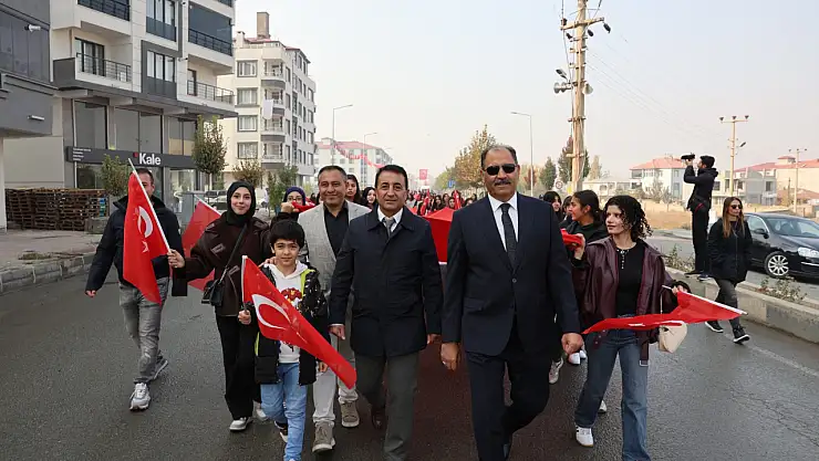 Zafer Yürüyüşüyle Iğdır'ın Kahramanlık Destanı Anıldı