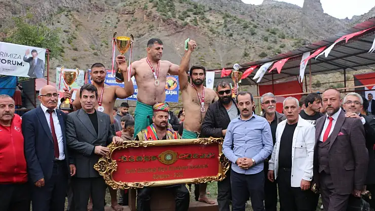 Zamana Düşen Kareler: İspir'de Geleneksel Güreş Heyecanı Yeniden Yaşandı