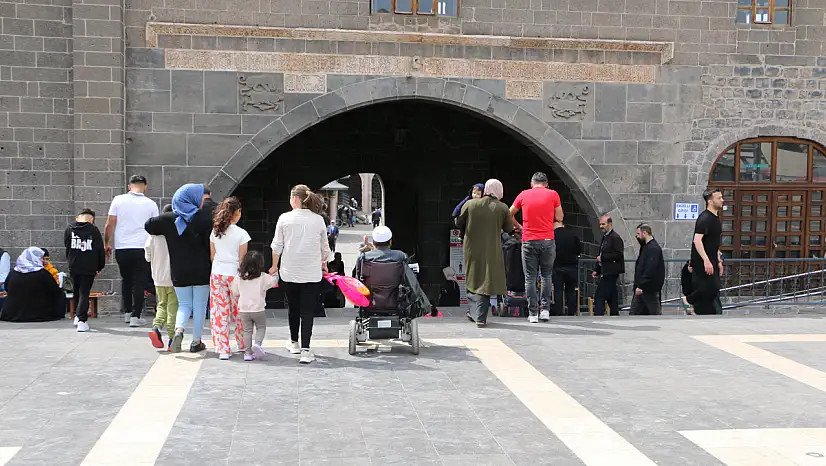 9 günlük bayram tatili Diyarbakır'ı hareketlendirdi