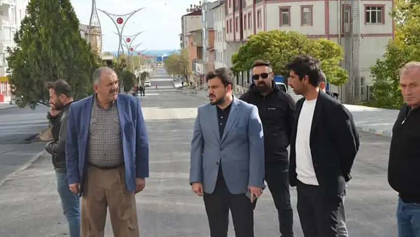 Adilcevaz Belediyesi, Recep Tayyip Erdoğan Bulvarı'nda Asfalt Çalışmalarını Sürdürüyor