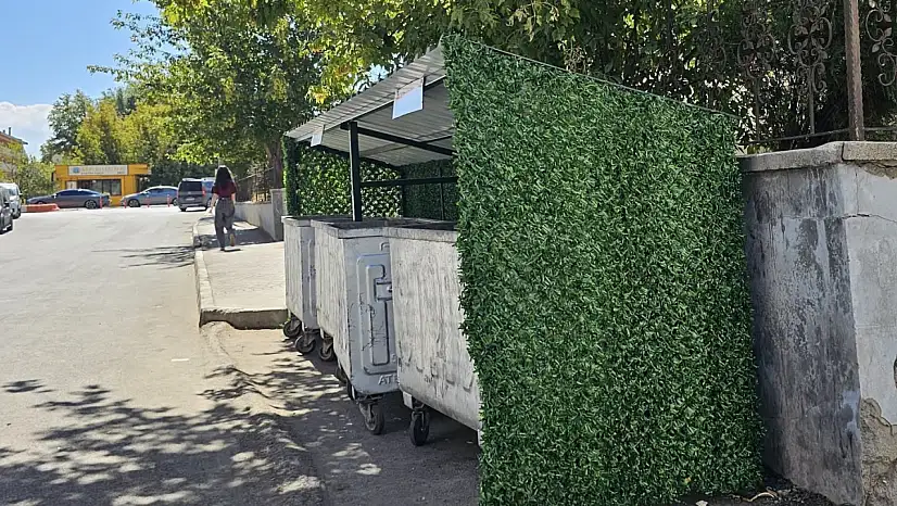 Ağrı Belediyesi konteynerleri kendi atölyesinde yeniliyor