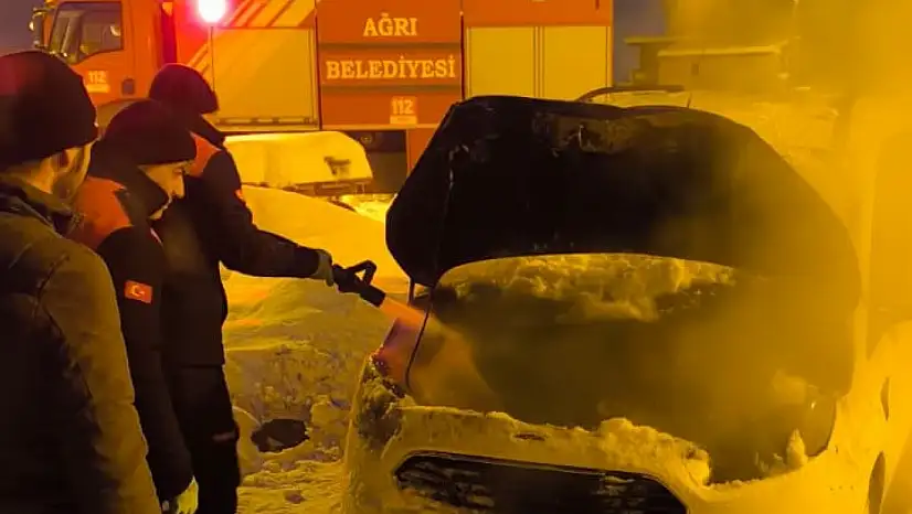 Ağrı'da araç yangını maddi hasara yol açtı