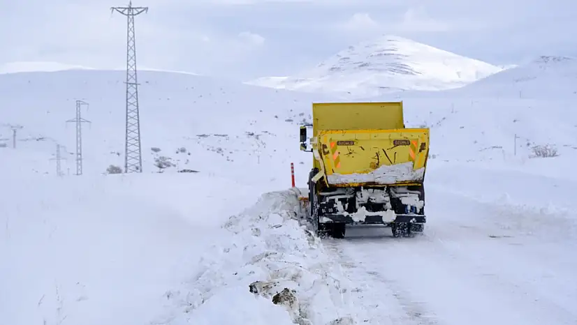 Ağrı'da ekipler kırsalda karla mücadeleye devam ediyor
