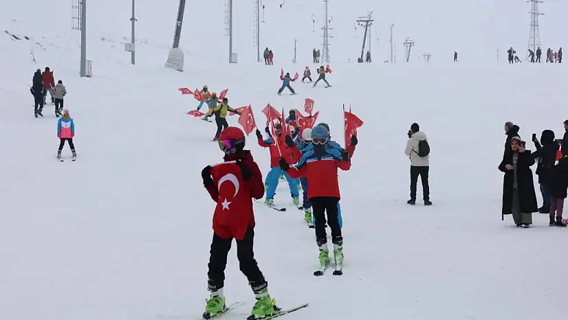 Ağrı'da gençlik kış kulübü kapanışı coşkulu geçti