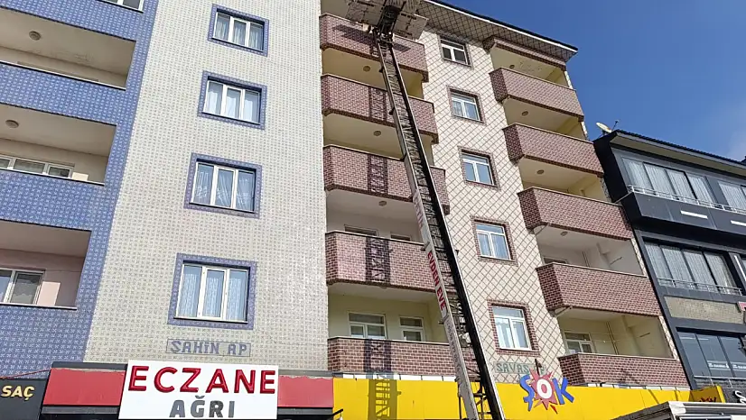 Ağrı'da güneşli hava ev taşımacılığını hareketlendirdi