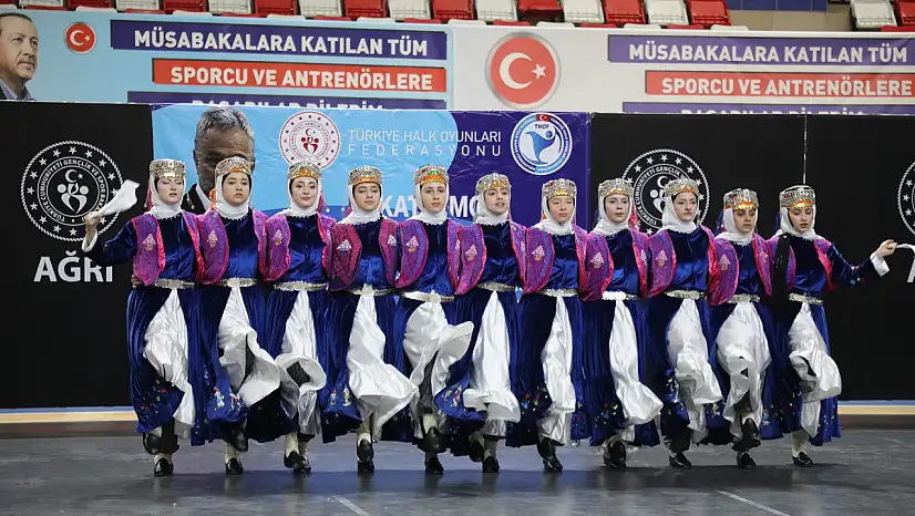 Ağrı'da halk oyunları rüzgârı esti