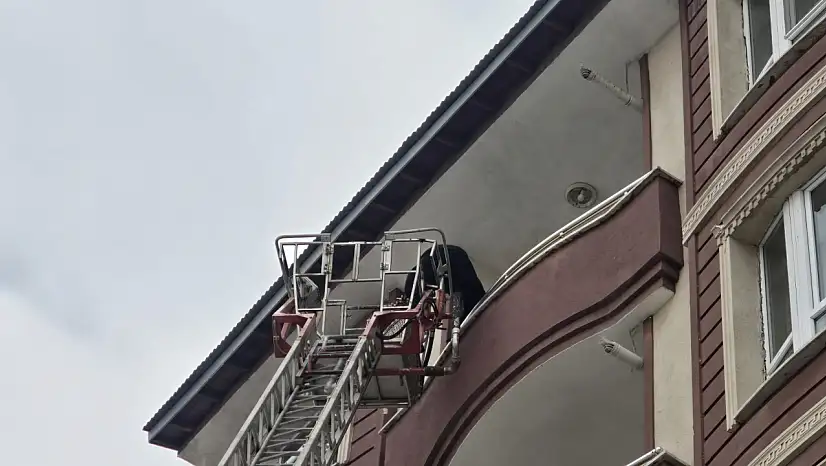 Ağrı'da itfaiye ekipleri kapıda kalan vatandaşı mağdur etmedi