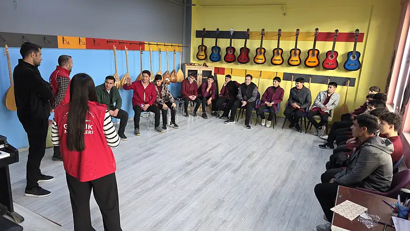 Ağrı'da liseli gençler Gençlik Merkezinde buluştu