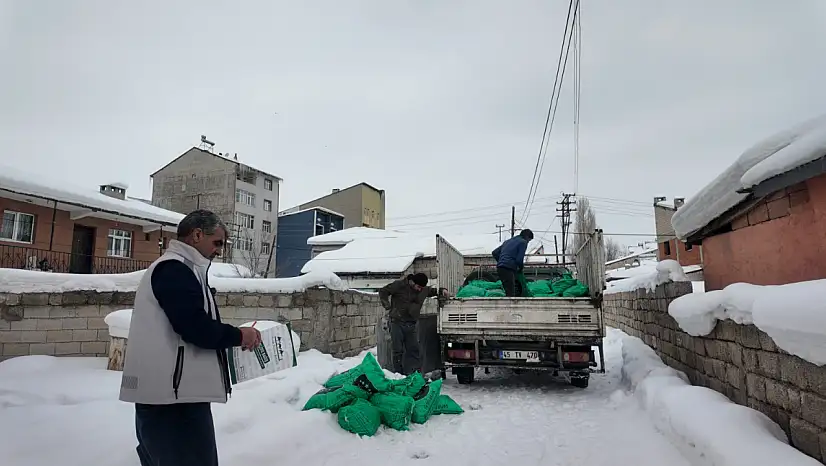 Ağrı'da onlarca haneye 40 ton kömür ulaştırıldı
