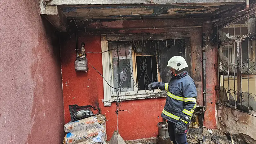 Ağrı'da sabah karşı başlayan ev yangını büyük panik yaşattı