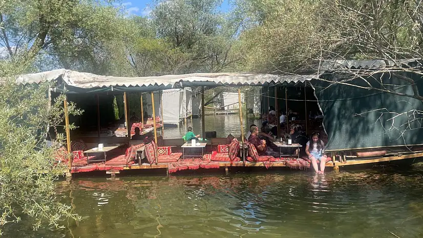 Ağrı'da tatilcilerin tercihi doğayla iç içe noktalar oldu