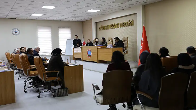 Ağrı'da üniversite öğrencileri belediye meclisini izledi