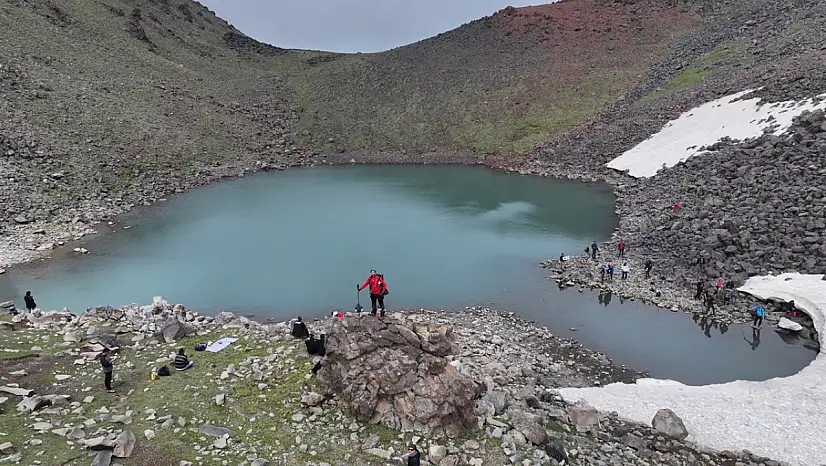 Ağrı Dağı'nda doğa yürüyüşü: Vali Turan'dan turizm vurgusu