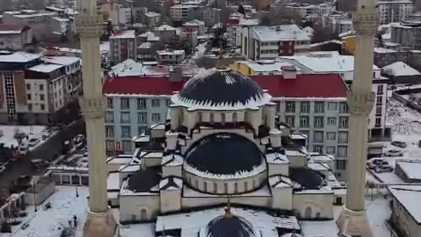 Ağrı'daki kar yağışı, Patnos'u beyaz örtüyle sarmaladı