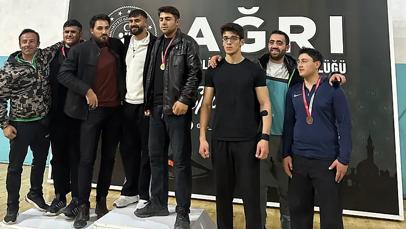 Ağrı Doğa Koleji yüzme ve bilek güreşinde çifte derece aldı
