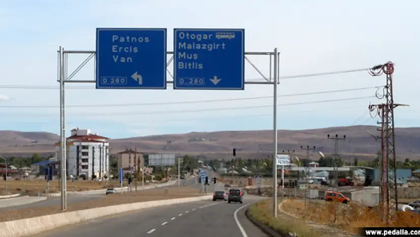 Ağrı-Erciş-Van yolu 2027'ye kadar tek şerit!