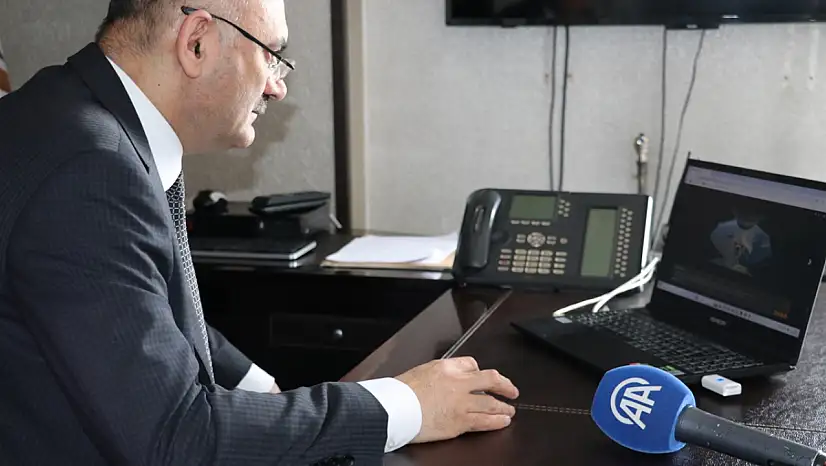 Ağrı İl Özel İdaresi Genel Sekreteri Tenekeci 'Yılın Kareleri' yarışmasında oy verdi