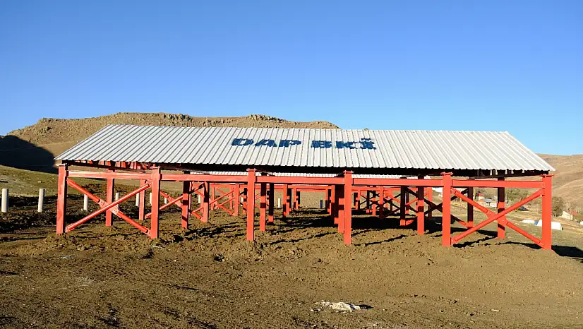 Ağrı'nın iki köyünde hayvancılık altyapısı yeni yatırımlarla güçlendirildi