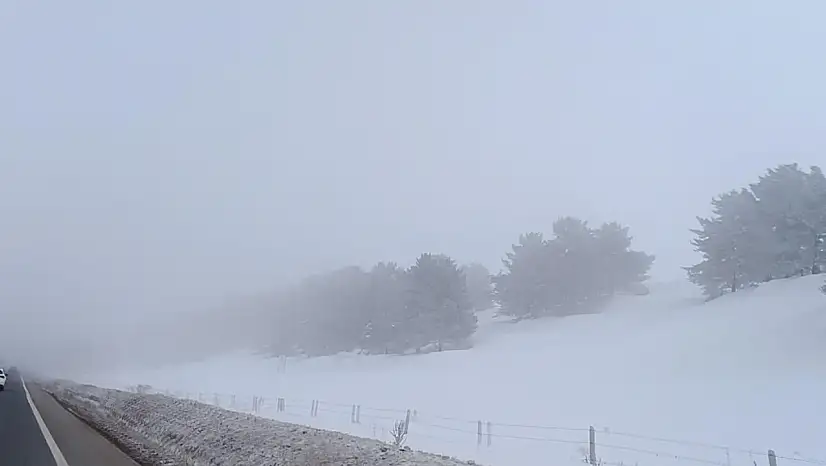 Ağrı, ocak ayının son gününde de sert kış koşullarıyla güne başladı