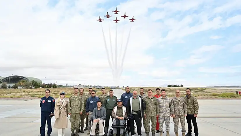 Ağrılı Gazi Bayhan, Türk yıldızlarıyla yeniden buluştu