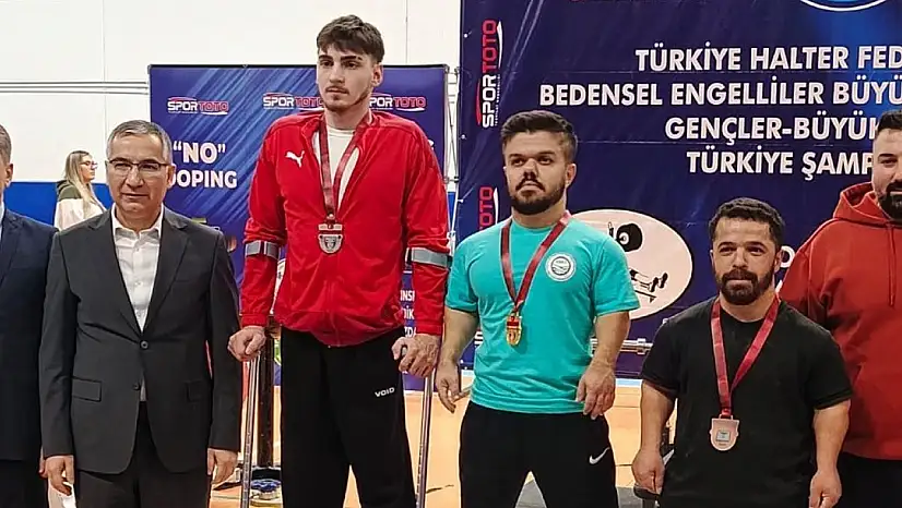 Ağrılı sporcu Türkiye şampiyonasında kürsüye çıktı