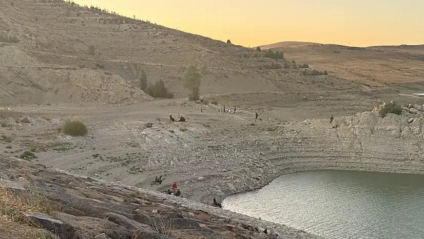 Ağrılılar Pazar akşamını Yazıcı Barajı'nda geçirdi