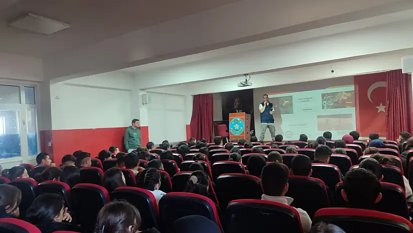 Akyaka'da 300 öğrenciye siber suç ve güvenli internet eğitimi verildi