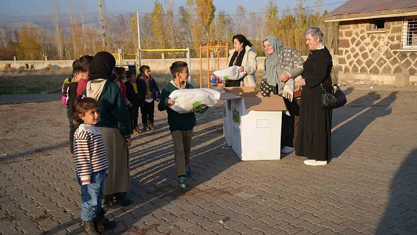 Almanya'dan Muş'a, Bin Çocuğa Kışlık Kıyafet Yardımı!