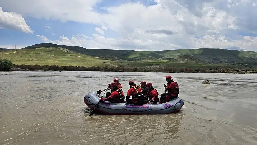 Aras Nehri'nde kaybolan çobanı arama çalışmaları üçüncü gününde sürüyor