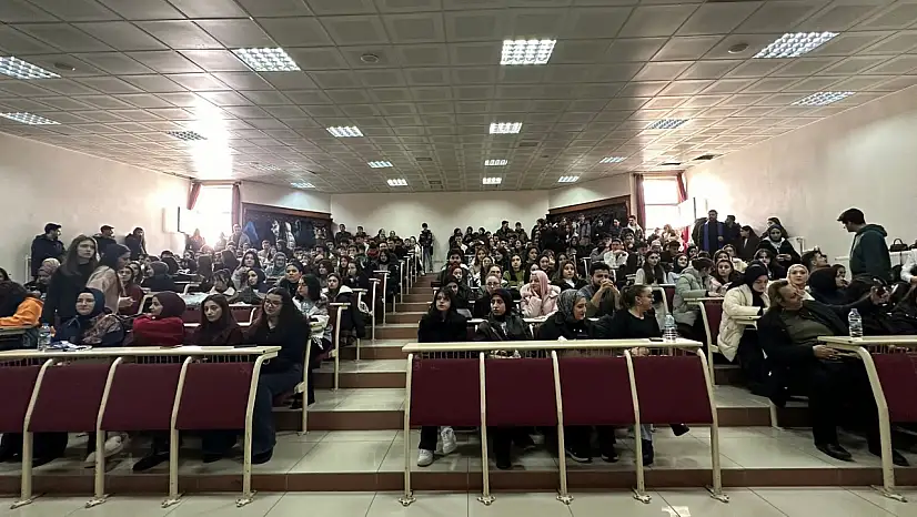 Atatürk Üniversitesi'nde Girişimcilik ve Sektöre Geçiş Söyleşisi Düzenlendi