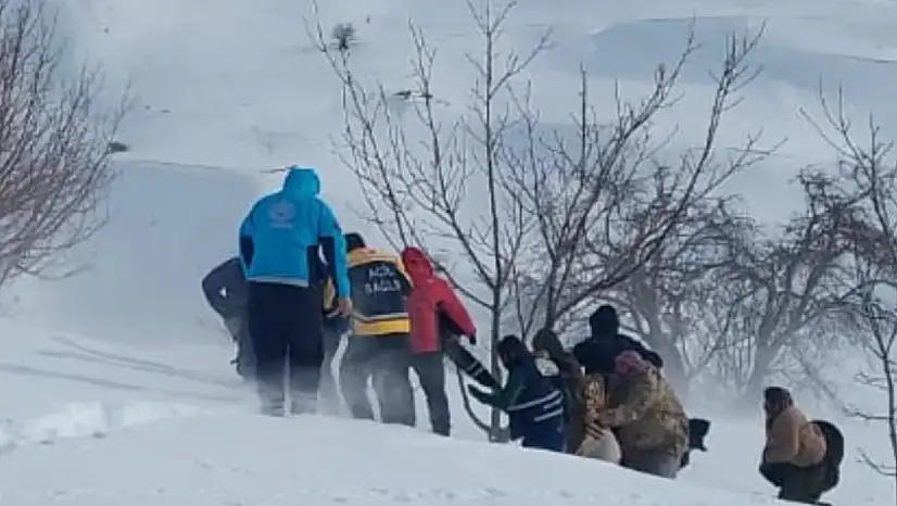 Bahçesaray'da Miad Gebe Hasta Helikopterle Hastaneye Sevk Edildi
