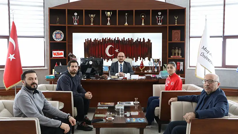 Başarılı Sporcu Öğrencilerden Rektör Mustafa Alican'a Ziyaret