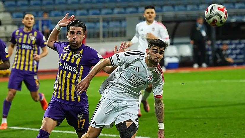 Beşiktaş iki kez direğe takıldı!