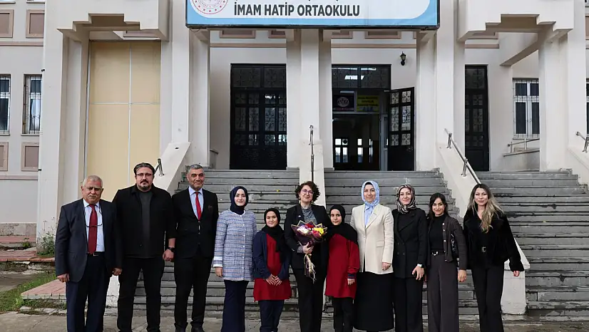 Betül Bozkurt, Ağrı'da kız hafızlık öğrencileriyle buluştu