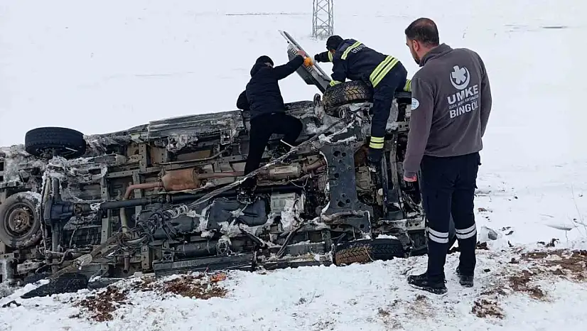 Bingöl'de hasta taşıyan ambulans kaza yaptı: 5 yaralı