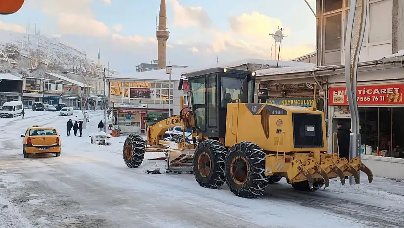 Bitlis Adilcevaz Belediyesi Kış Şartlarına Karşı Sahada