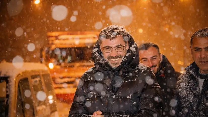 Bitlis Belediyesi Başkanı Tanğlay Gece Saatlerinde Karla Mücadele Çalışmalarını İnceledi