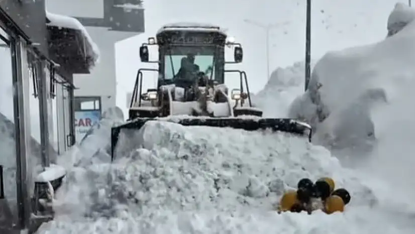 Bitlis Belediyesi Karla Mücadelede 7/24 Görev Başında
