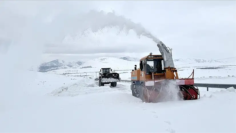 Bitlis'te karla mücadelede 18 bin kilometrelik mesai