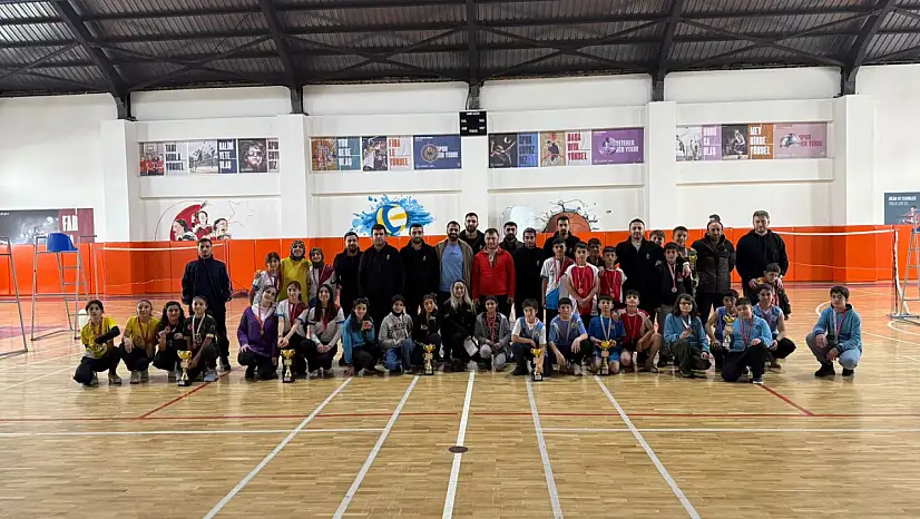 Bitlis'te Yıldız Kız–Erkek Badminton Turnuvası Tamamlandı